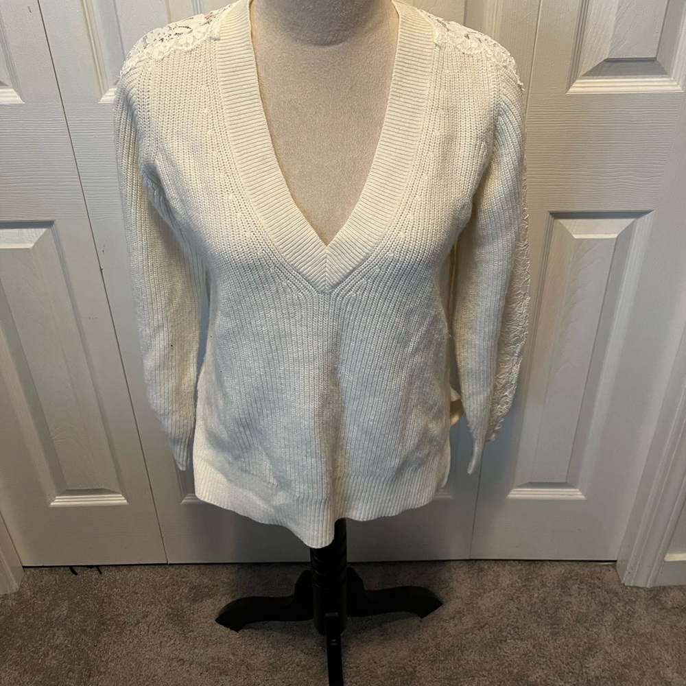 Saylor size XS Oversized Elegant White Women's Sweater